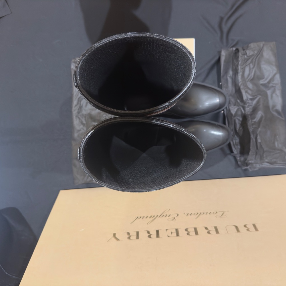 Burberry Boots - Picture 5 of 9